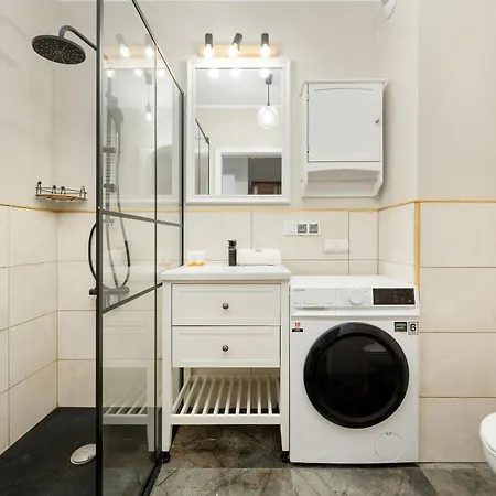 아파트 Miedziana Stylish & Cosy With Balcony By Renters *