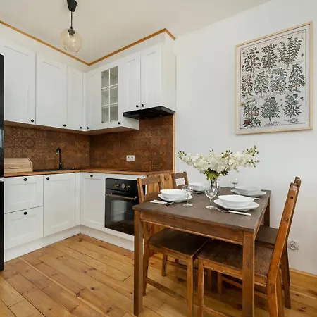 아파트 Miedziana Stylish & Cosy With Balcony By Renters