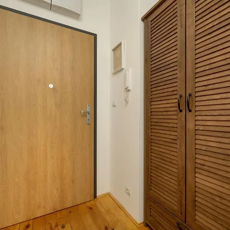 아파트 Miedziana Stylish & Cosy With Balcony By Renters 브로츠와프