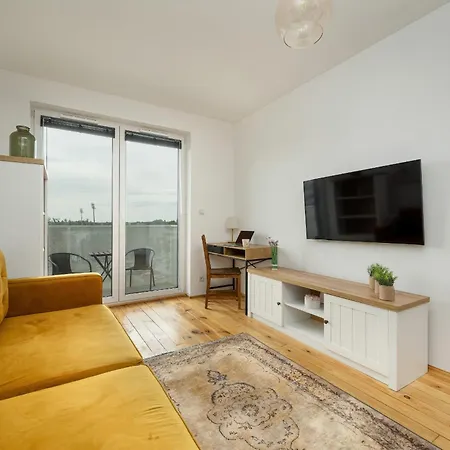 Miedziana Stylish & Cosy With Balcony By Renters 아파트 *