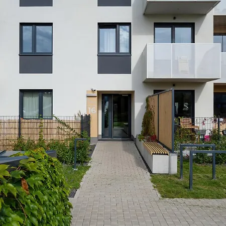 아파트 Miedziana Stylish & Cosy With Balcony By Renters