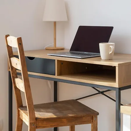 아파트 Miedziana Stylish & Cosy With Balcony By Renters