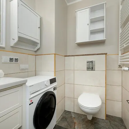 Miedziana Stylish & Cosy With Balcony By Renters *